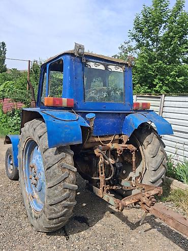 vito 646 motor: Mavi rəngli təkərli traktor Xüsusiyyətlər: - Kabinəli konstruksiya — 3