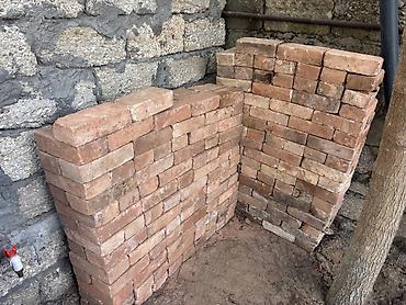 Tikinti daşları: Aqnapornu kərpic. Sovet dövrünün oda davamlı kərpicləridir. Yaxşı — 1