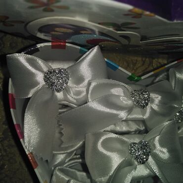 Svadbena oprema: Cvetna traka za kosu sa velom, idealna za posebne prilike. Traka je — 21