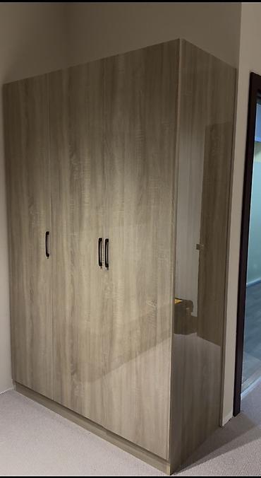 paltar skafı: Yeni, 3 qapılı, Açılan, Düz dolab — 1
