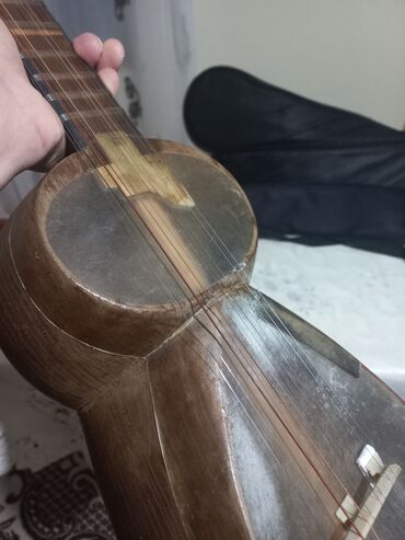 Tar: Tar – 9 simli, klassik Azərbaycan tarı - Korpus: ənənəvi iki gövdəli — 5