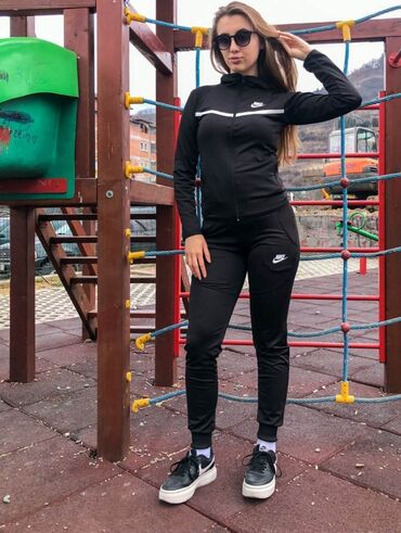 Gornji i donji deo: M - 2xl
Likra
3200 — 4