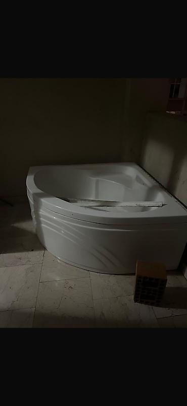 Vanna 130/130sm
100azn 
Neftciler 9525 leli