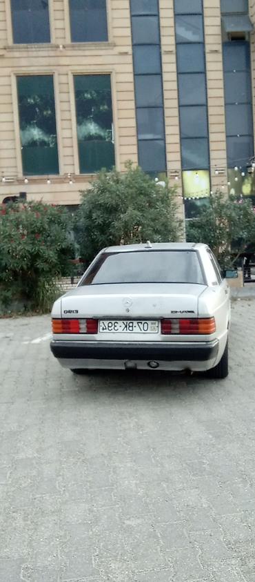 Mercedes-Benz: Mercedes-Benz 190 (W201) sedan - Kuzov: 4 qapılı sedan, gümüşü rəng - — 5