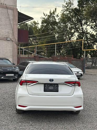 Toyota: Toyota Corolla: 2022 г., 1.8 л, Вариатор, Гибрид, Седан — 3