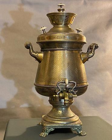 Qədim samovarlar: Antik samovar – metal (bürünc/latun tonlarında), kömür/od kömürü ilə — 2