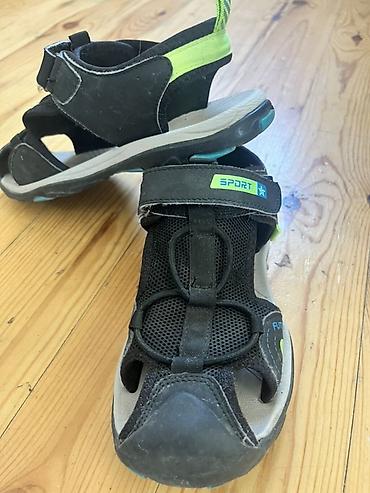 Детская обувь: Oğlan Uşağı üçün sandal.
Ölçü üstündə yoxdu, təxmini 38-39 a gedər — 3