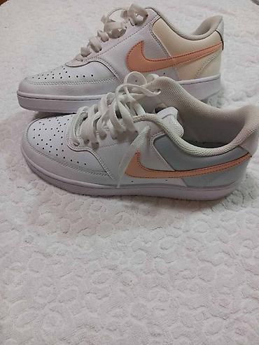 new balance cipele: Nike patike, original, broj 42, gazište 27cm, cena 4000, nije fiksno — 2
