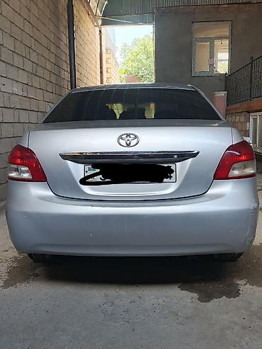 panel vurmaq: Toyota Yaris: 1.3 l | 2008 il Sedan — 2