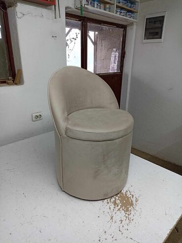 Stolice: 08. tabure sa naslonom
 10300din — 23