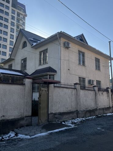 дом на ик: 350 м², 7 комнат, Утепленный, Теплый пол, Бронированные двери