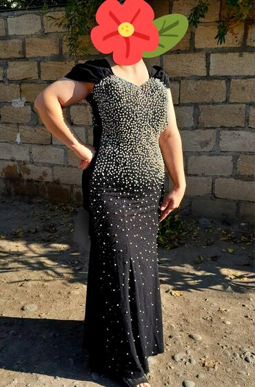 gün eynekleri: Qara rəngli uzun gecə paltarı - Siluet: bədənə oturan, aşağıya doğru