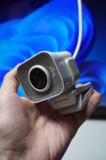 Videokameralar: Logitech StreamCam. Əla vəziyyətdədir heç bir cızığı ləkəsi yoxdur