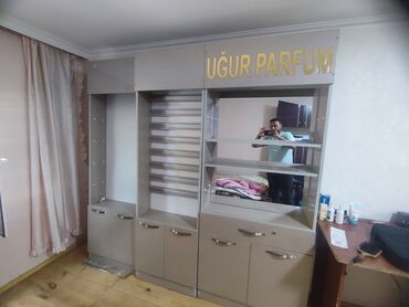 Mətbəx mebeli: Salam, fotodakı 3 vitrin satılır. Çox keyfiyyətli materialdan