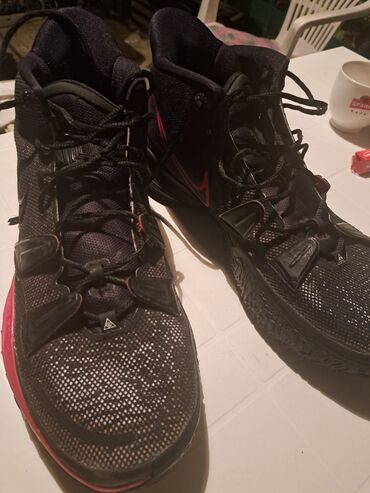 cizme crne: Nike Velike 
Džordan patike 49/2
Obuvene par puta