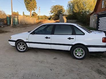 Volkswagen Passat: 1990 г., Седан at lalafo.kg Volkswagen Passat: 1990 г., Седан
