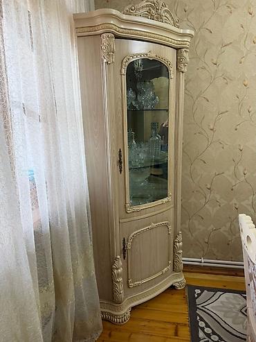 tek carpayllar: Klassik üslubda vitrin dəsti - Material: ağac teksturalı MDF/şpon — 2