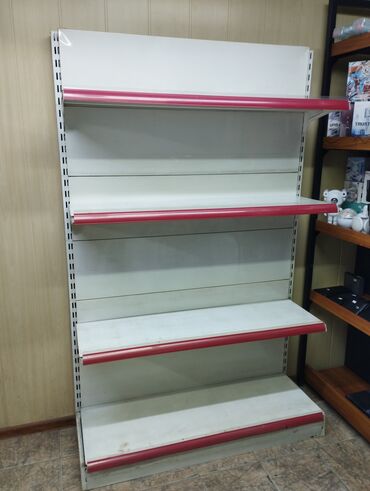 сдаю помещение для магазина: Стилаж сатылат. Баасы 3200 сом