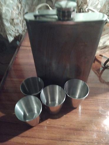 kolbasa soyuducu: Paslanmayan poladdan cib kolbası (flask) və 4 ədəd metaldan şot stəkan — 1
