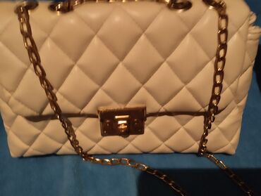 Ziyafət donları: Məhsul paketi: ayaqqabı və geyim 1) Qırmızı idman ayaqqabıları - — 8