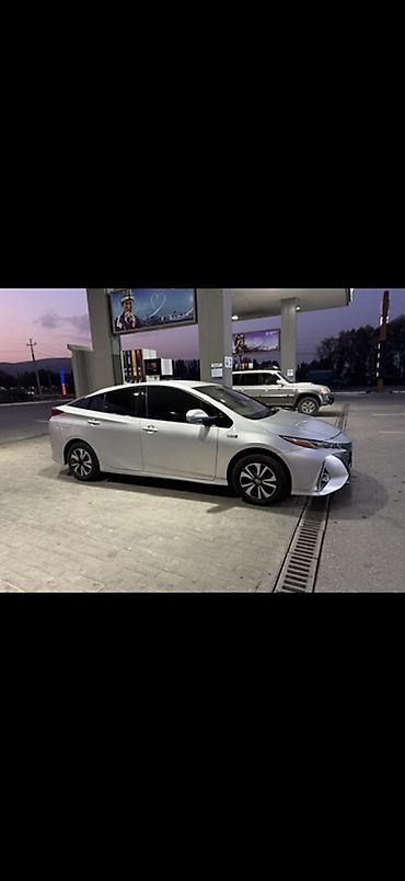 roewe ei5 2021: Toyota Prius: 2017 г., Гибрид, Хэтчбэк — 3