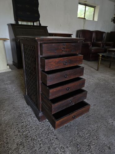 Stilske komode: Elegantna drvena komoda sa pet fioka, idealna za odlaganje raznih — 2