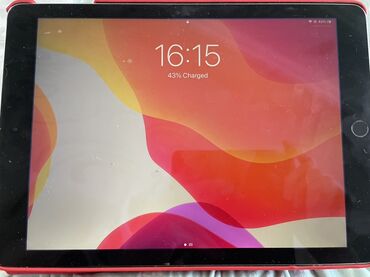 ipadlar: Apple iPad air 2 planşeti, qara rəngdə və qırmızı çexol ilə. 64 gb