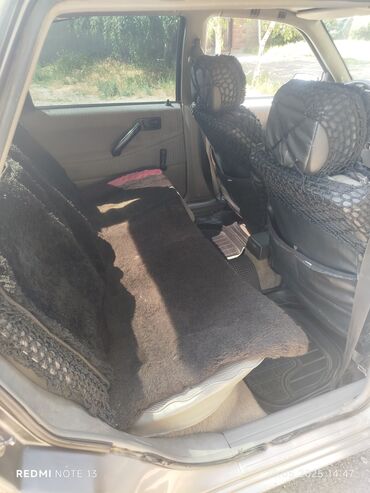 Volkswagen: Volkswagen Passat: 1991 г., 1.8 л, Механика, Бензин, Седан