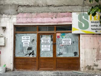 islənmis qapilar: Mağaza qapıları