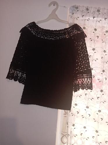 Qara krujeva bluz - Model: off-shoulder (çiyinlər açıq) - Material