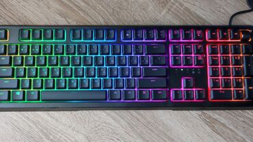 Klaviaturalar: Razer Ornata V2 çox funksional, oyuna gore rengleri idare etmek olur