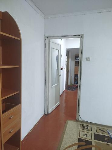 Долгосрочная аренда комнат: Сдаётся просторная комната в квартире. Описание: - Светлая комната — 1