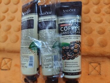 Наборы украшений: Набор бижутерии и аксессуаров Состав: - Брошь в форме пера — 8