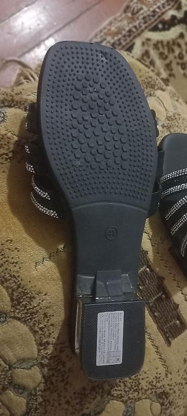 Basanoşka və səndəllər: Qadın sandaleti – Fashion brendi - Rəng: qara - Üst hissə — 2