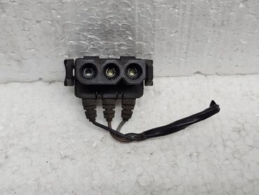 Передние фары: BMW E36, фара Bosch, фишка подключения электричества к корректору