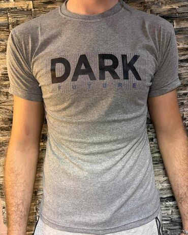 hugo majica muska: Muške majice 100% pamuk
Veličine:M L XL 2Xl
Cena:1300din bp🌹🌹🌹