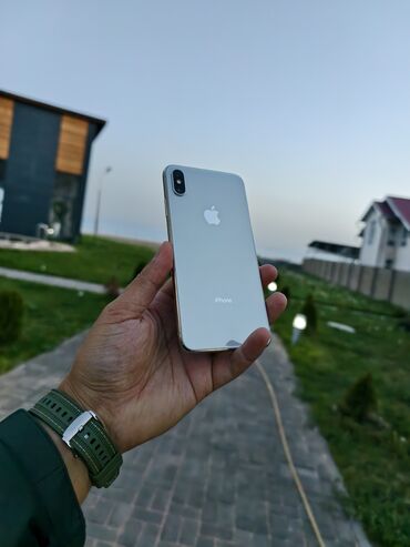 Apple iPhone: IPhone Xs Max, Б/у, 256 ГБ, Белый, Защитное стекло, Чехол, 80 %