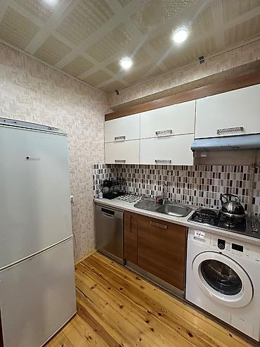 Uzunmüddətli kirayə mənzillər: 🏠 SUMQAYIT – 9-cu mikrorayon Mənzil Ailəyə verilir 📍 Araz Marketin — 6
