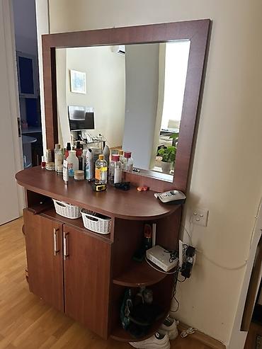 ayaqqabı mebeli: Geniş güzgülü konsol/komod - Material: tünd ağac rəngli laminat — 1