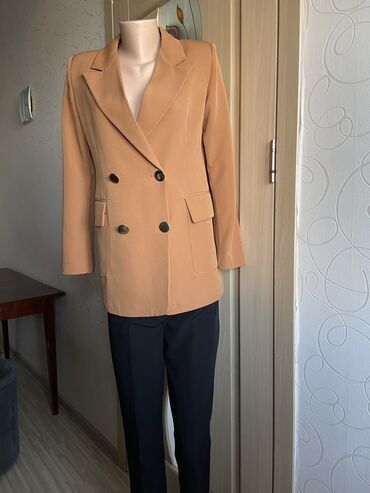 Куртки: Женская куртка M (EU 38), L (EU 40)