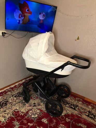 Gəzinti arabaları: Cemi 4 ay istifade olunub yeni kimidir. 2 lyulkadan ibaretdir . Cox — 1