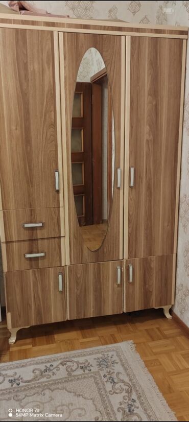 Divanlar: İşlənmiş, 3 qapılı Düz dolab, Qarderob, paltar dolabı