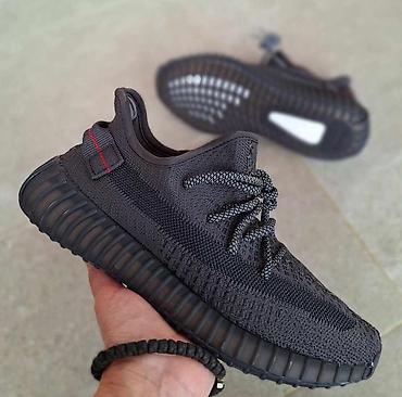 Patike: Yeezy modeli od 36 do 46 za samo 4000 din
pb — 3