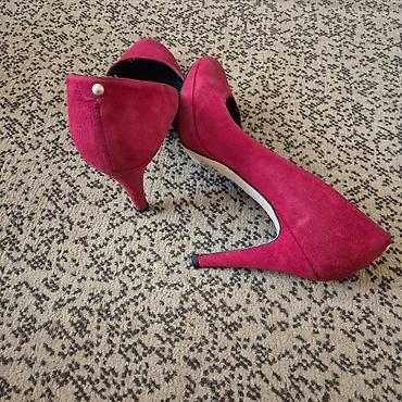 Qadın qırmızı (şərab rəngi) hündürdaban tufli - Model: klassik pump - lalafo.az -da Qadın qırmızı (şərab rəngi) hündürdaban tufli - Model: klassik pump -