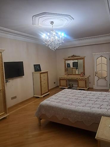 квартира в баку аренда: Geniş və zövqlə dizayn edilmiş mənzil interyeri - Zal: Klasik üslubda — 3