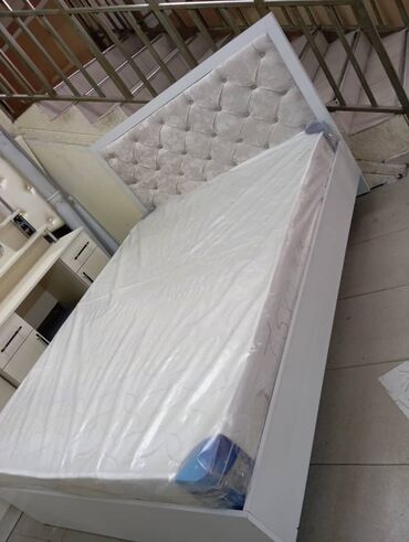 мебель кровати: Двуспальная Кровать