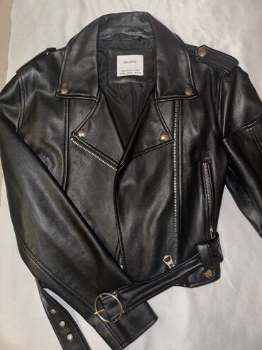Куртки: Женская куртка Bershka, S (EU 36), цвет - Черный