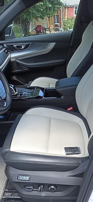 chery fulwin: Chery Tiggo 7 Pro – ağ rəngli, qara panoramik damlı kompakt krossover — 6