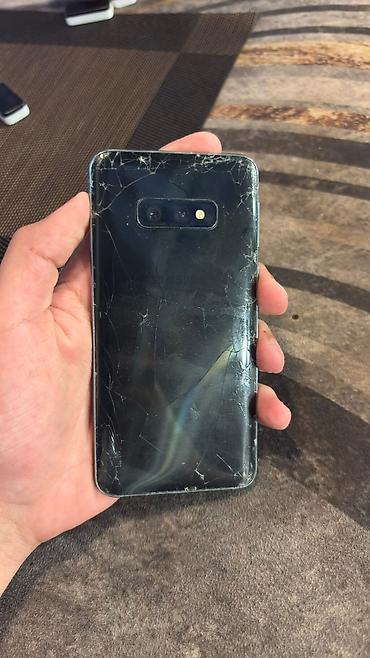 tv box s: Samsung Galaxy S10e, 128 GB, rəng - Qara, Qırıq — 3