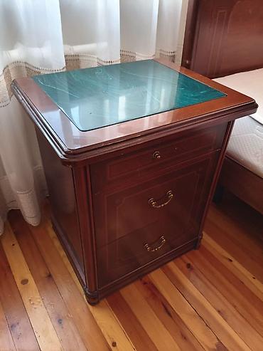 Спальные гарнитуры: Спальный гарнитур, Б/у, Двуспальная кровать, Дерево, цвет - Коричневый — 8